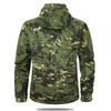 Military Camouflage Fleecejacka för män Shark Skin Soft Shell Military Tactical Jacka Multicam Hane Camouflage Windbreakers 5XL 201118