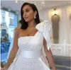 2022 Glänsande en axelvit sjöjungfru prom klänningar med båge satin och sequined brudklänningar band BRIDAL Vestidos de Novia BC11502