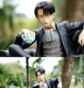 16 cm Attaque sur Titan Costume Noir Levi Ackerman Assis Canapé Figurine japonais Anime adulte Figurines jouets Anime figure2315633