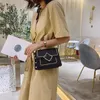 Kadın Zincir PU Deri Crossbody Çanta Küçük Omuz Messenger Çanta Özel Kilit Tasarım Kadın Seyahat Çanta