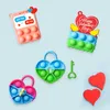 2022 Pop Valentines Day Smycken Fidget Keychain Toy Mini Silikon Sensory Bubbles Hängsmycke Knappar Lås hjärtan Dekompression Leksaker