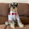 Gentleman Dog Wedding Suit Camicia formale Papillon Tuxedo Abbigliamento per cani Pet Halloween Costume natalizio Cani a righe Vestiti con cravatta per la festa di compleanno Vino rosso S A236