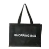حقيبة شبكية التسوق الكلاسيكية البيضاء الكلاسيكية على غرار الأزياء حقيبة سفر على شاطئ سفر.