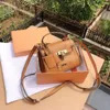 Frauen wendentbeutel das neue Schloss One Girls Hand Shopping getragene kleine Messengerbeutel Handtasche A Designer270W