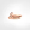 Designer anneaux de luxe classique design de créateur de bijoux femmes anneaux nail anneau titane en acier doré-plateau jamais fondu pas allergique5861715