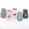 Calzini da pavimento per bambini autunno-primavera che erogano calzini antiscivolo per neonati calzini in cotone 5 colori M3156