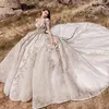 Crystal Ball Gown Dresses Beading V Neck Long Sleeve Brudklänningar Spetsar Appliced ​​Pärlor Tiered Wedding Robes
