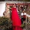 Rode avondjurk van de schouder met jas Vestidos de Festa Tule Plooi Prom Dresses Tiered Party Avondjurk