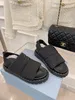 디자이너 샌들 소프트 플랫폼 로마 신발 다운 열린 발가락 샌들 버클 흑백 크기 35-40