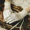 Fem fingrar handskar kvinnors eleganta pärlpärlpärlor vit satin handskar kvinnlig vår sommar vintage solskyddsmedel som kör r8481
