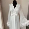 2020 Braut Weiße Jacke Nacht Robe Lange Ärmel Spitze Federn Party Nachtwäsche Nachthemden mit Gürtel Schwangere Roben
