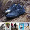 Mesh respirant Aqua chaussures natation chaussures d'eau hommes chaussures plates en plein air bord de mer doigts baskets mâle en amont chaussures de randonnée Y200420
