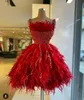 2021 vestidos de cocktail vermelho da forma com penas Beading lantejoulas Spaghetti Correias curto Prom Vestidos de luxo vestido do baile