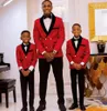 Revers cranté porteur de bague garçon vêtements de cérémonie Tuxedos un bouton vêtements pour enfants pour la fête de mariage veste rouge pantalon noir B261l