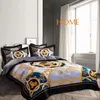 High-end franska Italien Design Gul mönster Skriv ut 4PCs King Queen Storlek Quilts Vit Blå Guldbäddsplattor Lyxiga sängkläder T200826