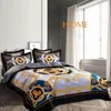 High-End Francês Itália Design Padrão Amarelo Impressão 4 pcs Rei Queen Size Quilts Branco Azul Gold Cama de ouro Luxo conjuntos de cama T200826