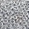 Hisenlee 4 x 7 mm, 300 Stück, zufällige russische Buchstaben, runde Perlen, Alphabet-Acrylperlen für handgefertigte DIY-Schmuckherstellung, Y200730