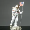 Europeisk astronaut modell modern minimalistisk harts hantverk smycken utrymme man figurin dekor hem dekoration tillbehör gåva t200710