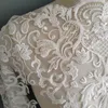 高品質の白いレヨンレースビーズ刺繍レーストリムウェディングドレスレースリボン縫製アクセサリーM0082160266