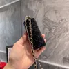 Mini bolso personalizado de alta calidad, bolso para lápiz labial que puede contener un bolso para llaves más ligero, bolso a juego con cadena de moda único para mujer, monedero