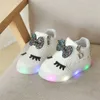 Boyutu 21-30 Çocuk Parlayan Sneakers Çocuk Prenses Yay Kızlar Için LED Ayakkabı Sevimli Bebek Sneakers Işık Ayakkabı Aydınlık 201112