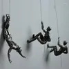 Stile industriale Uomo rampicante Resina Filo di ferro Appeso a parete Decorazione Scultura Figure Creative Retro Present Statue Decor1