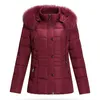 Plus w rozmiarze 6xl pośredniej kobiety zimowa kurtka z kapturem futrzana kołnierz Wysokiej jakości ciepły zagęszczony płaszcz kobiet Krótki parkas 201201
