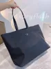 Designer Tote Bag Nylon Grande donne da donna Borse per la moda per spalle Shopping Shopping Shopping Shopping Triangle Nero leggero e Vers2840