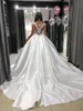 2021 Modern Ballgown Gelinlik Dantel Aplike Boncuklu Sweep Tren Custom Made Kolsuz İllüzyon Saten Düğün Gelin Kıyafeti Vestidos