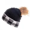 Gratis frakt Ny vinterpom beanie varm ullhatt designer stickad rutig flik hattar varmsäljande mode mössor