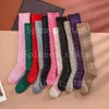 Luxus Mode Socken Frühling Herbst Klassische Farben Brief Mädchen Frauen Socken Trend Baumwolle Sportlich Lange Stock