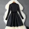 2022 jesienno-zimowa czarna krata brokatowa dzianinowa sukienka z długim rękawem V Neck guziki krótkie Mini modne sukienki na co dzień O2410375