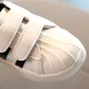 Novos sapatos casuais macios para bebês, meninos, meninas, sapatos de caminhada antiderrapantes, unissex, recém-nascido, preto, vermelho, dourado, cor 2011301279601