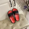 Disegni di moda Nuovo modello Pantofole da spiaggia sabbiose da donna Prezzo all'ingrosso Sandali piatti con stecca Comfort Beach Slide Infradito in pelle di coccodrillo con scatola taglia 35-40