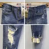 メンズジーンズの卸売ファッションはアイロンをかける低ウエスト洗浄生のエッジパンツスリムフィートメンズスプリングリッピングアンクル長ジーンズ2011717