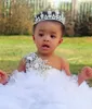 2022 Lyxiga vita kristaller Tutu Flower Girl Dresses Pärled Sheer Neck Tiers Tulle Lilttle Kids Birthday Pageant Wedding Gowns 1317039