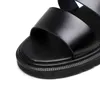 Sandaler Män Gladiatorer Casual Roman Skor Svart Vit Utomhus Andningsbar Mens Sommar Bekvämt Ljus Hombre 220302