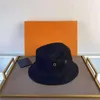 sombreros de ala plana de cuero