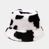 女性の新しい冬の牛のプリントぬいぐるみ帽子ガール観光屋外の温かい帽子レディファッションパナマプレゼントソフトベルベット漁師Cap9468608