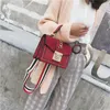 Pequenas bolsas de moda bolsas de ombro para mulheres geados pu rebelamento de couro flap senhoras saco crossbody vermelho marrom