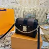 حقيبة المصممين الفاخرة الأزياء L womens رفرف حبة Crossbody 2021 جديدة قماش طباعة اليد المطبوعة سلاسل السيدات الكتف أكياس الجذع الصغيرة