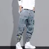 Männer Mode High Street Jeans Casual Harem Hosen Brief Drucken Hellblau Jogginghose Hosen Kordelzug Homens Jeans Denim Hosen