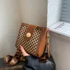 Новая модная универсальная сумка-мессенджер Высококачественная популярная маленькая сумка женская с широким плечевым ремнем Модная сумка-ведро Factory 242S
