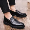 Cuir Hommes Chaussures Extérieur Mode Haute Qualité Hommes Appartements Mâle Chaussures Casual Summer Summer Son Slip sur les chaussures de baskets classiques L5