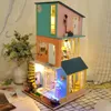 DIY DOLL HOUSE HONED HOUSE MODEL DARD و FRIMPLICALD مع حمام سباحة لإرسال حب الأسرة وهدية إبداعية من LJ201126