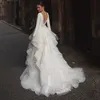 Abito da sposa da spiaggia a maniche lunghe con scollo a V romantico A-Line Ruffles Organza Corte dei treni Principessa Abiti da sposa bianchi Sheer Open Back Plus Size Boho Abiti da sposa