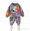 Bunte Graffiti-Kleidungssets für Jungen im Herbst, Kinder, Weltraumkaninchen, bedruckt, Langarmpullover, Sweatshirt, Schnürgürtel, Hosen, 2 Stück, chil7413567