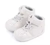 3 par/lot! babyläder High Top Sneakers Spjälsäng Spädbarn First Walkers Stövlar designerskor barn Tofflor Småbarn Mjuk sula Slip-on toffel