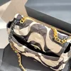 Tv￥f￤rgstryckdesigners Wave Stitching Chain Contrast M￶nster VCVA 2021S S V￤skor L￤der Kvinnor Handv￤ska Bag Luxury Shoulder Bag 313V