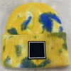 Kış Kasketleri Unisex Örme Şapka Klasik Tasarımcı Kafatası Kapaklar Boonet Kravat Boyalı Tığ Şapka Tıknaz Örgü Kap Açık Beanie Kulak Muff Yapışkanlı Etiket Hediyeler